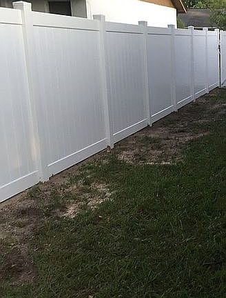 New vinyl fence 