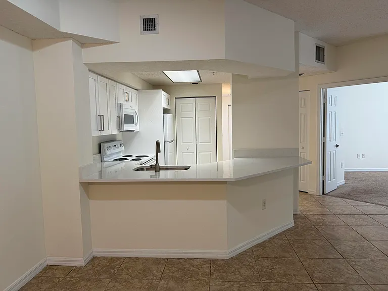3020 Alcazar Pl #303 — Photo 9