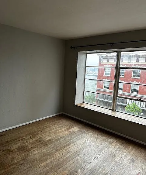 753 1/2 Saint Helens Ave #4 — Photo 3