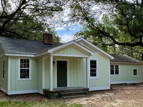 516 Dodge Ln, Pinopolis, SC 29469