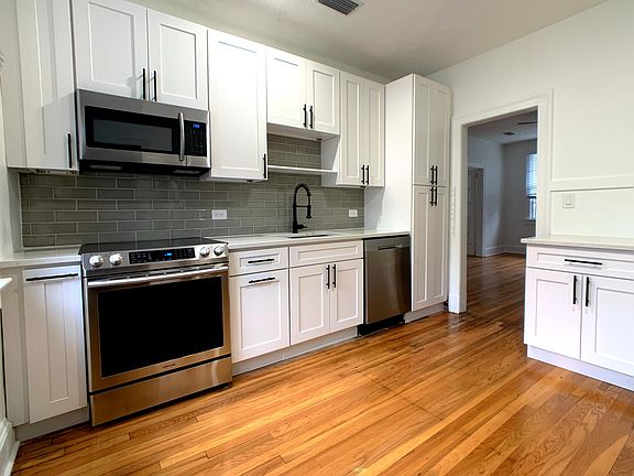 3rd image of 830 Lasalle St APT 3