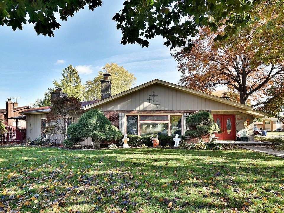 1st image of 807 Dennis Dr