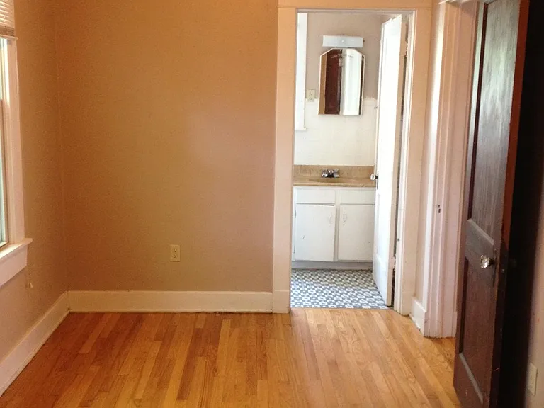 162 E State St — Photo 5