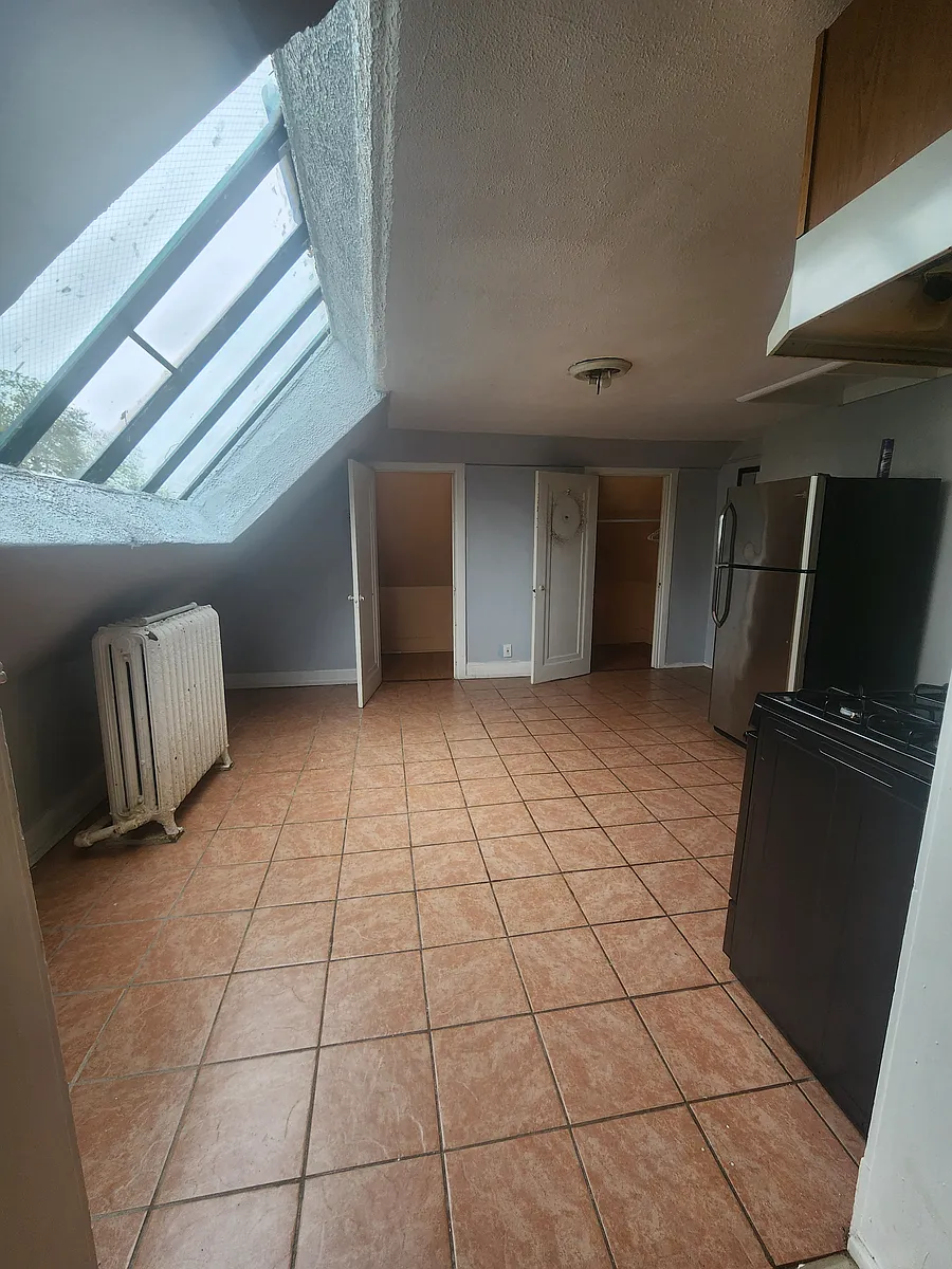 Building Photo - 46 Clinton Pl #3