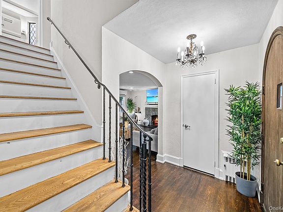3rd image of 20 Whistler Road