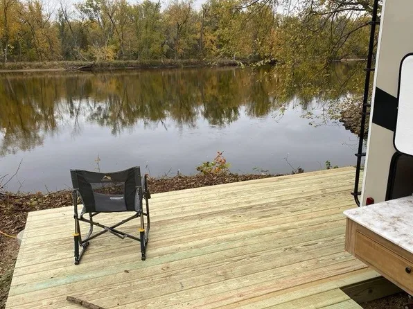 N6402 Blackhawk Rd, Portage, WI 53901