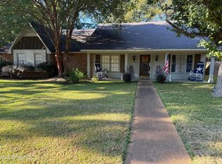 1432 Tracewood Dr, Jackson, MS 39211