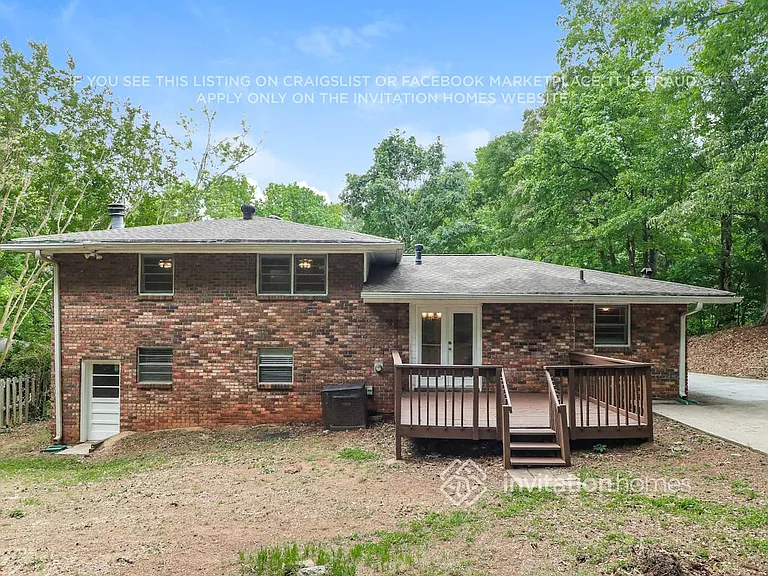 1398 Yates Ave — Photo 18
