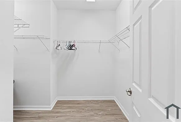 4445 Shiva Loop #4445 — Photo 37