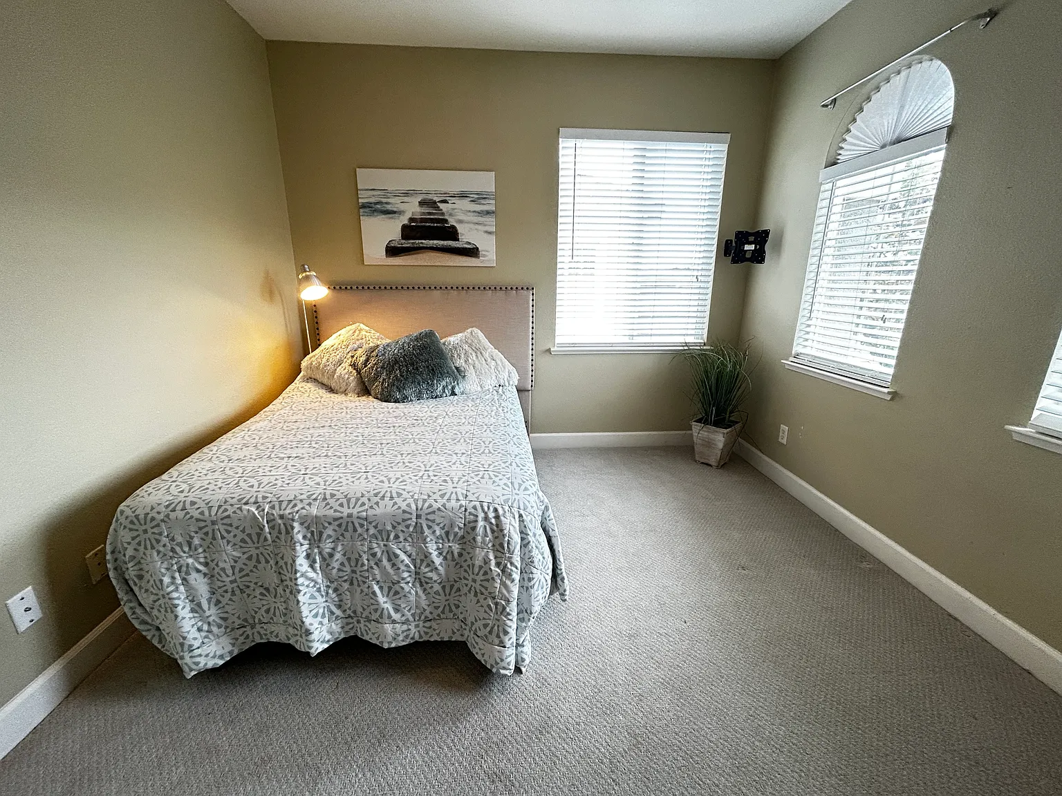 5 bed, 3.5 bath, 3317 sqft, $850 — Photo 3