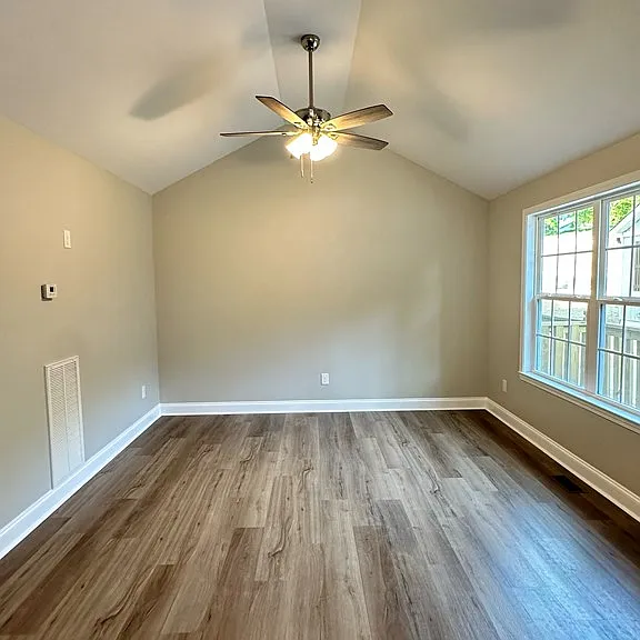 1608 River Rd NE — Photo 5