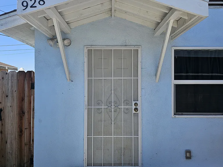 926 W Bayless St — Photo 1