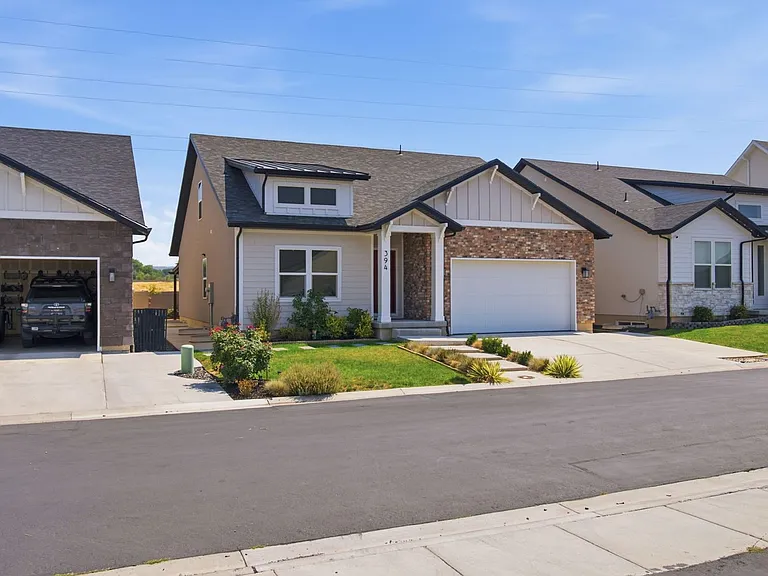 394 W Parkway Dr — Photo 37