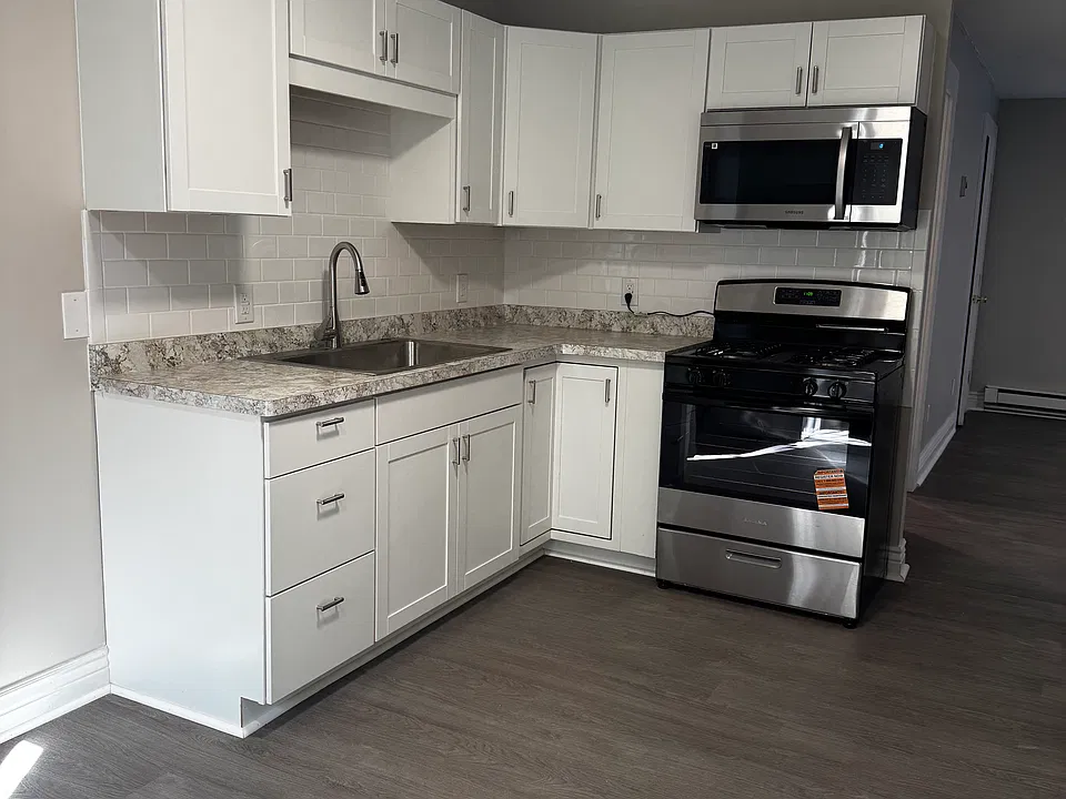 424 E Main St #2R