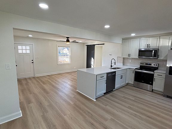 2nd image of 8268 Chesapeake Blvd