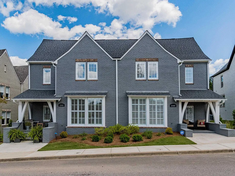 2315 Village Center St