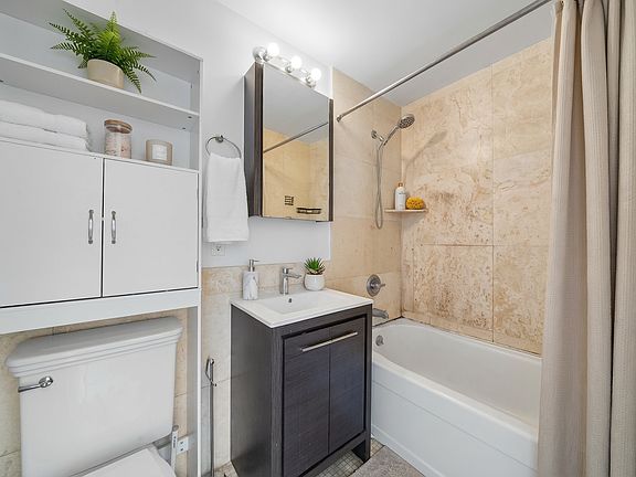 4th image of 166 Kingsland Ave APT 2B