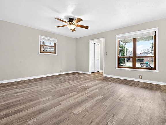 5th image of 22 Johnson Ct