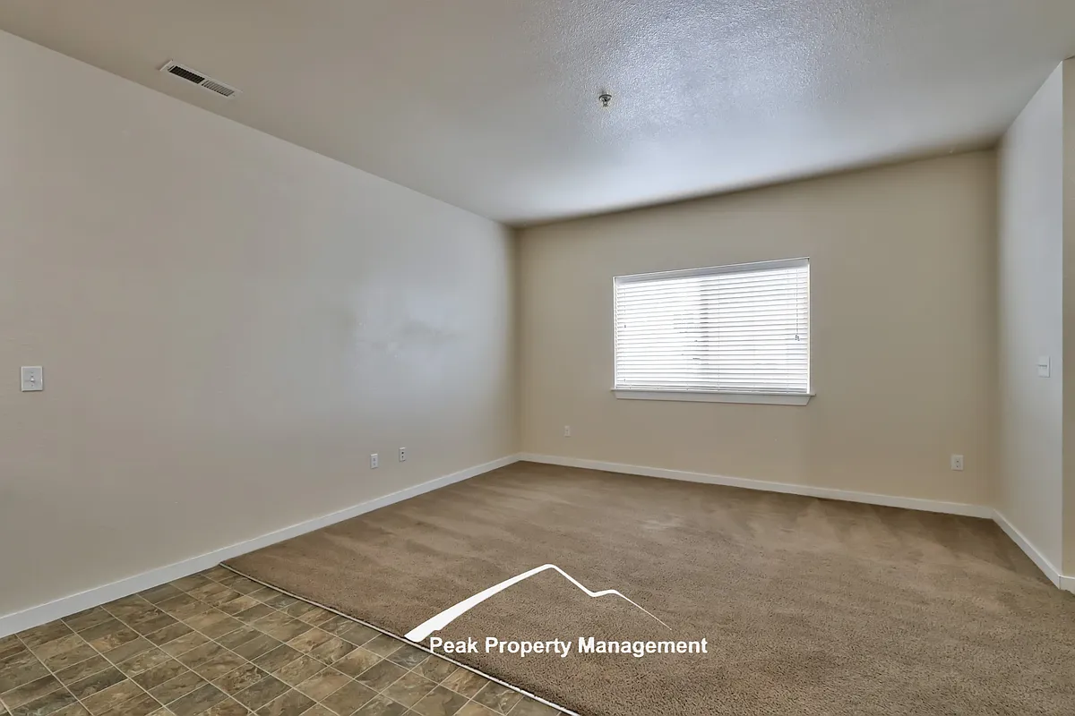 Building Photo - 403 1st Ave N #103