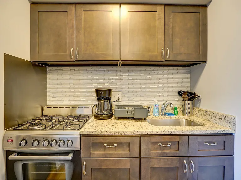 S 94th Pl — Photo 16