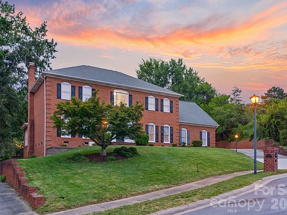 3rd image of 1006 Chelsea Pl