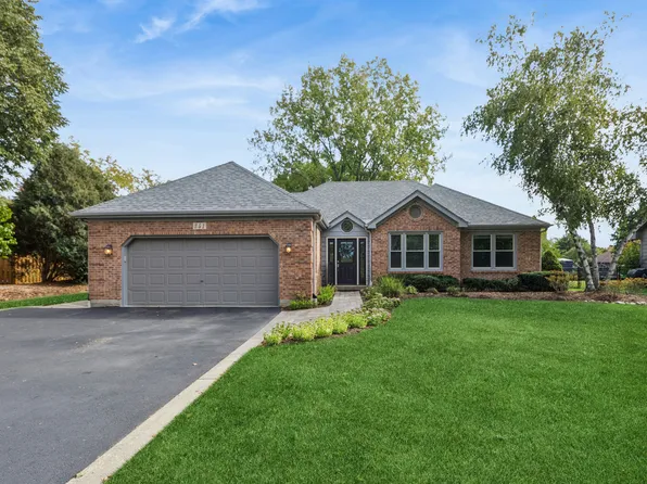 341 Fairway View Dr, Algonquin, IL 60102