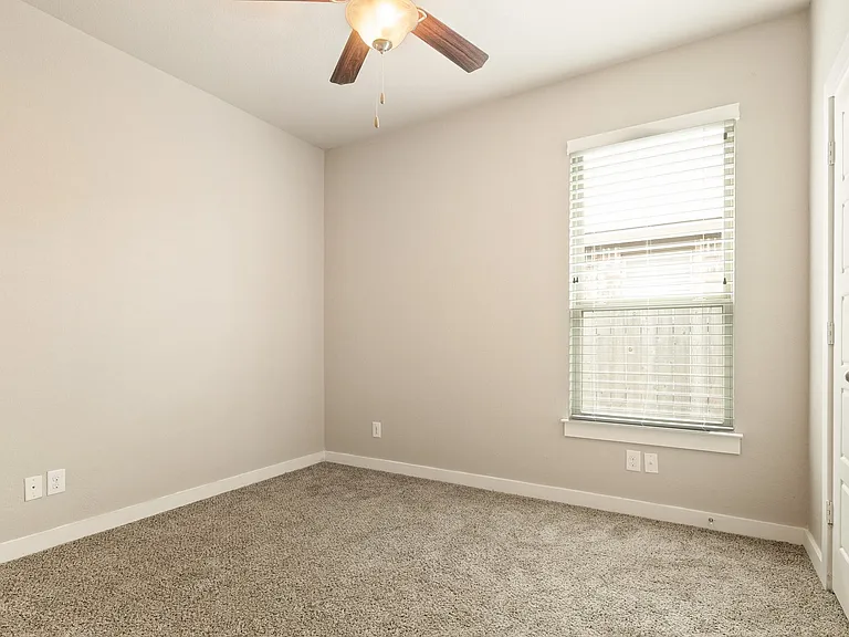541 Creekside Frst — Photo 11