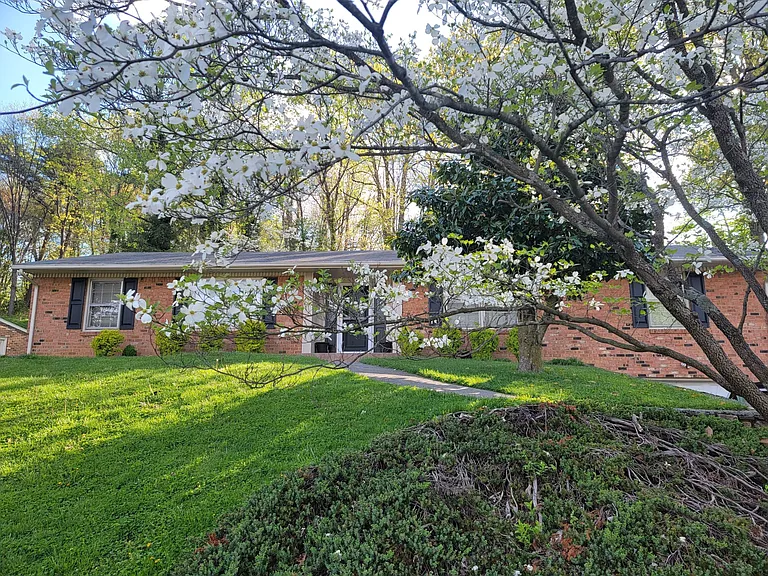 Niblick Cir — Photo 1