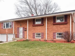 732 N Whitcomb Dr, Palatine, IL 60074