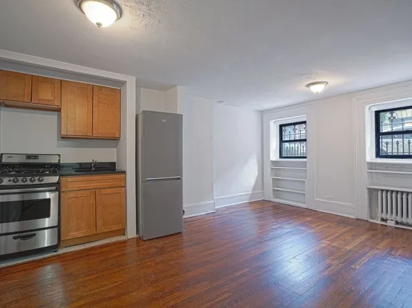 233 West 13th Street image 1 of 5