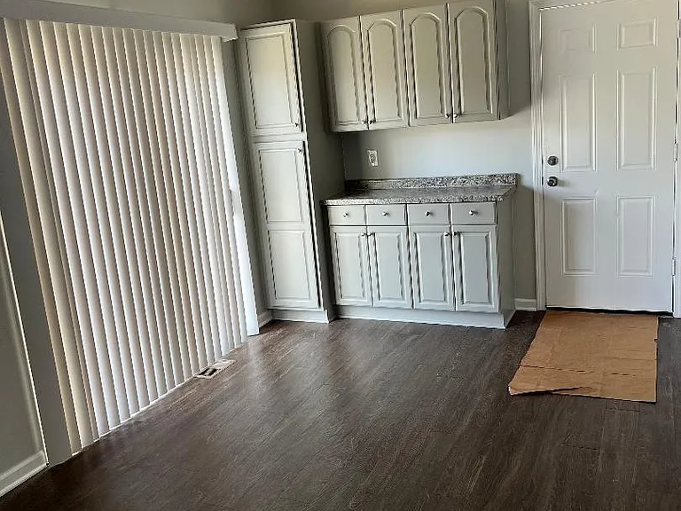 Briarwood Dr — Photo 4