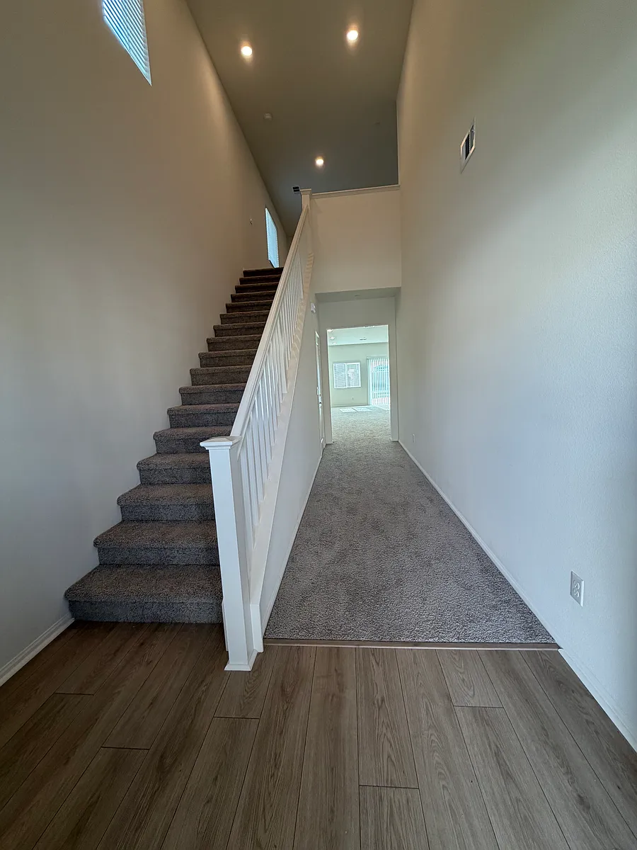 Building Photo - 14191 Cielo St