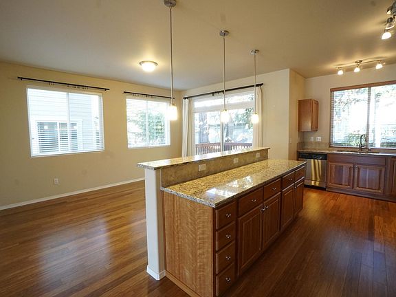 4th image of 1049 156th Ave NE