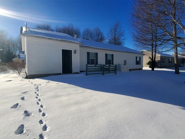 5259 Champagne Ctr, Girard, PA 16417