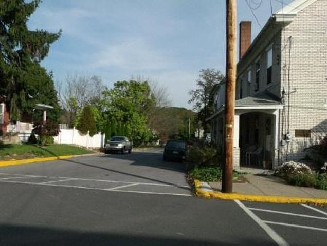 2nd image of 10 Morris St