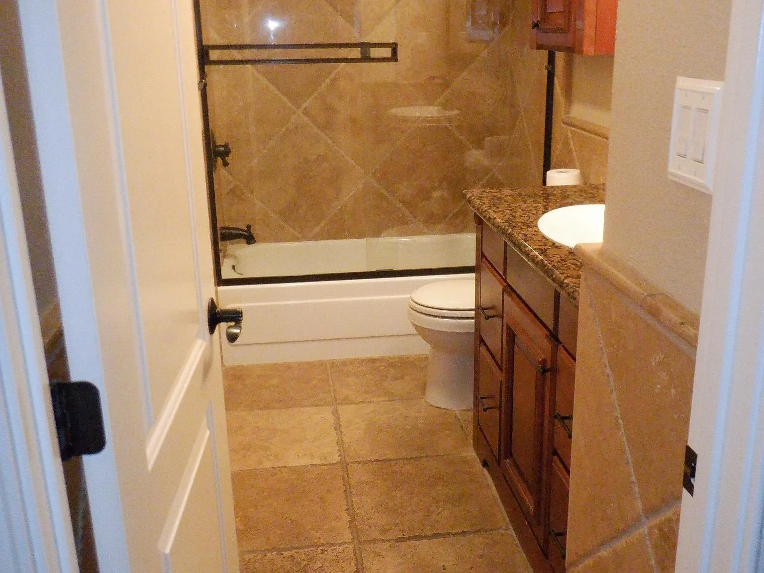 3 bed, 1177 sqft, $2,475 — Photo 4