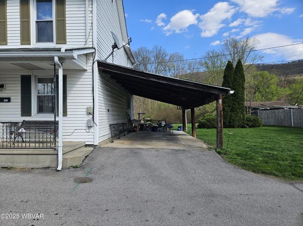 225 Pickwick St, Mill Hall, PA 17751
