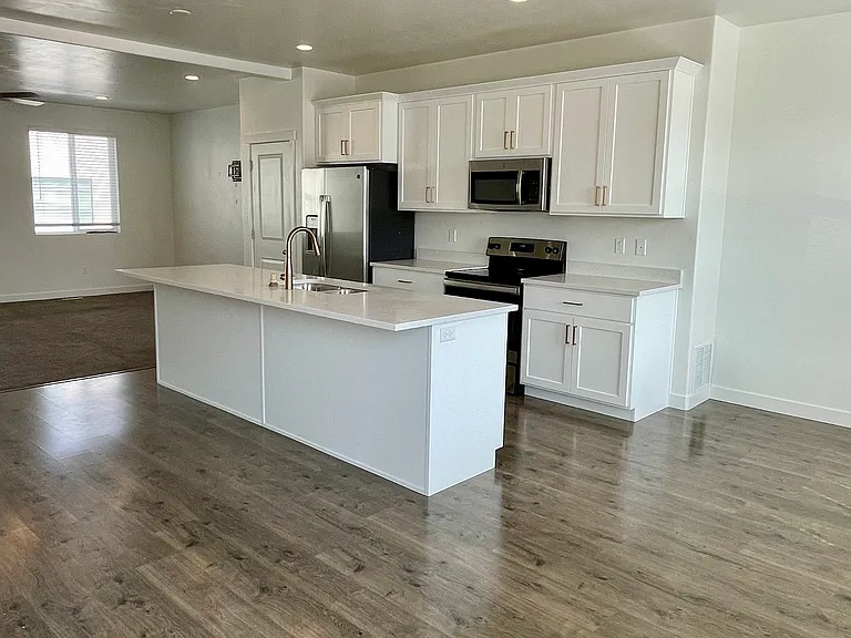 412 S 700 W — Photo 5