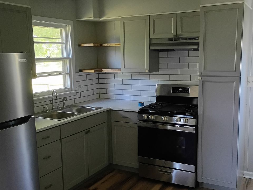 1st image of 209 Ashwood Dr