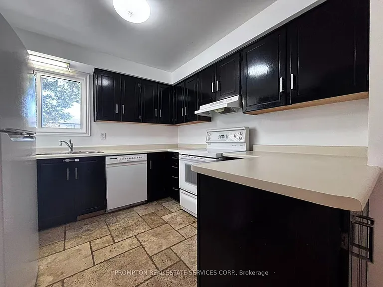 22 Poplar Cres — Photo 6