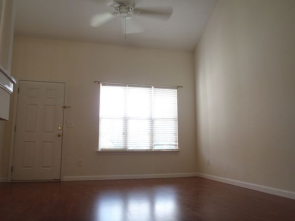 Living Room View to Front