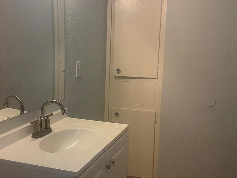 4624 Bell St #2 — Photo 10