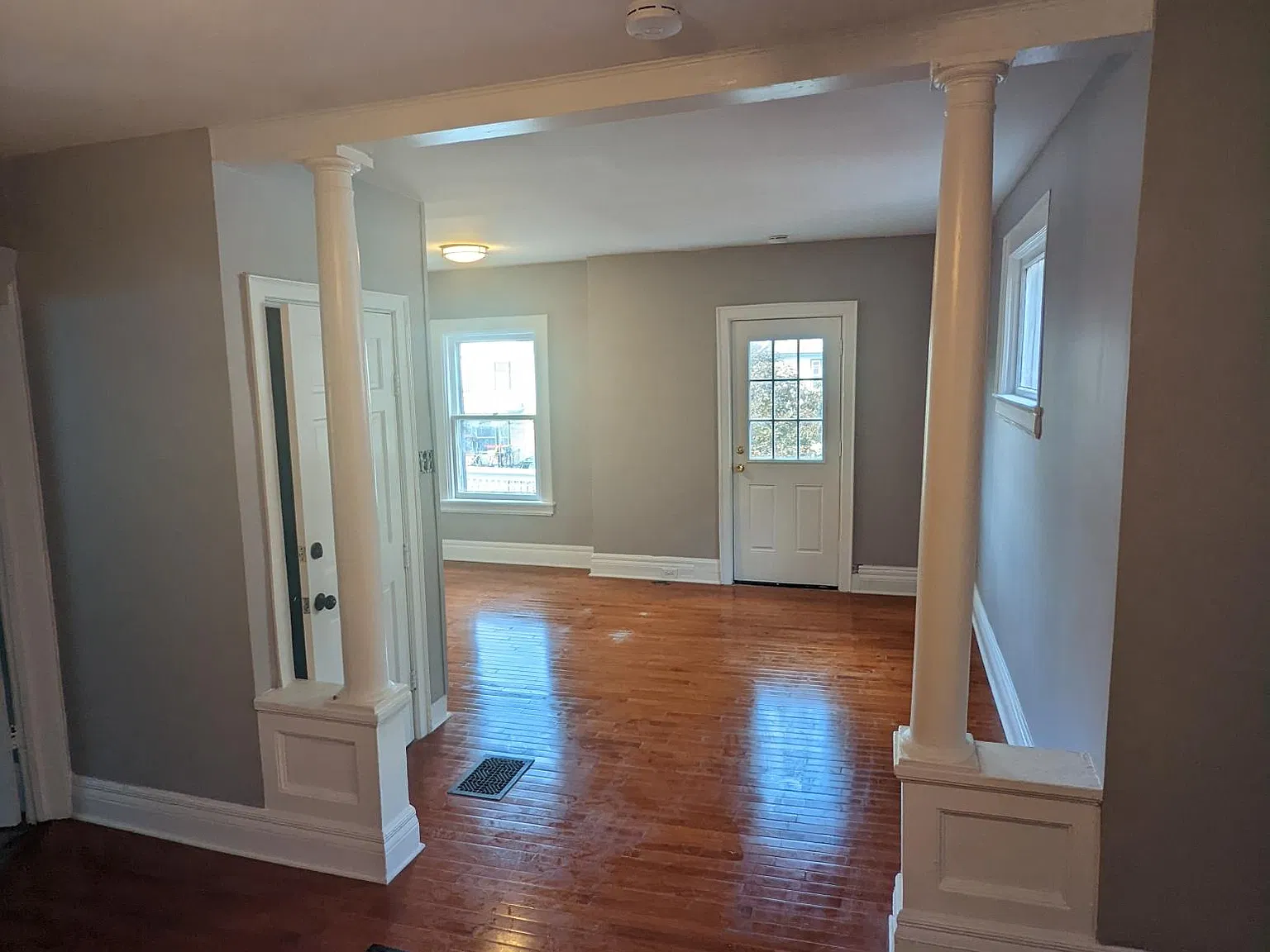 305 Bird Ave — Photo 1