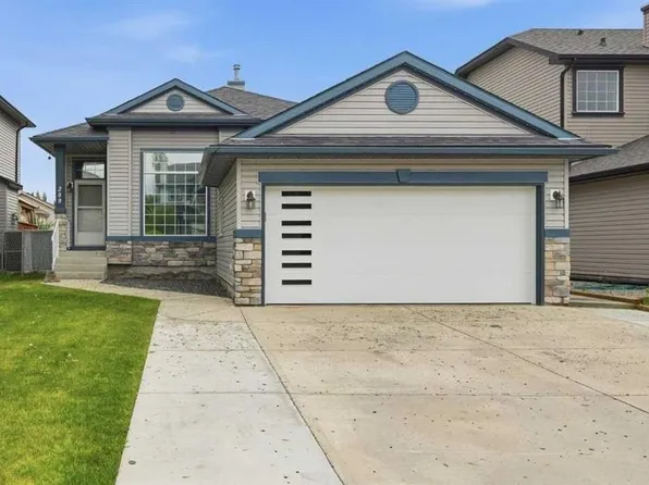 209 W Oakmere Close, Chestermere, AB T1X 1L1