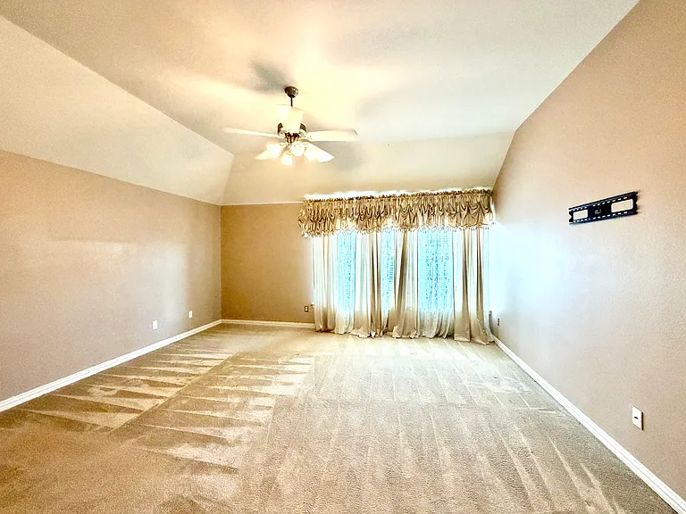 2102 Central Park Dr — Photo 14