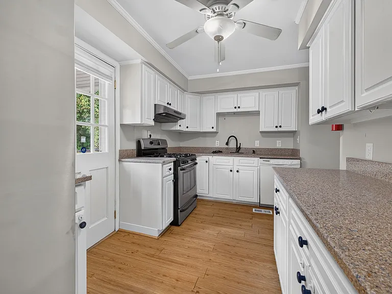 100 Hodges Manor Rd — Photo 4