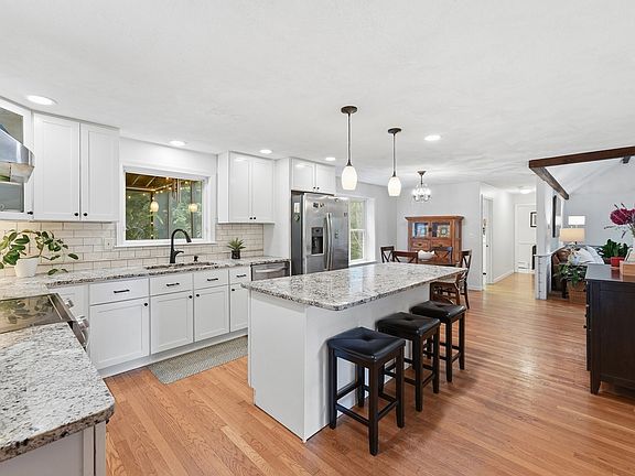 2nd image of 144 Hill St