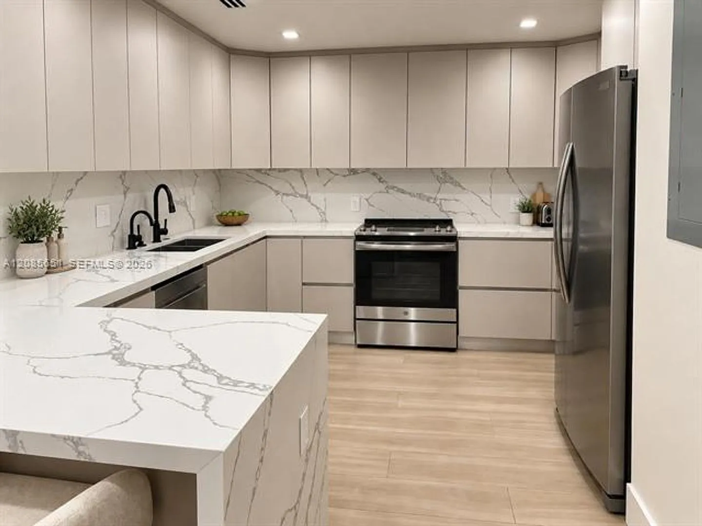 9801 Collins Ave cu-6E, Bal Harbour, FL 33154 — Photo 1