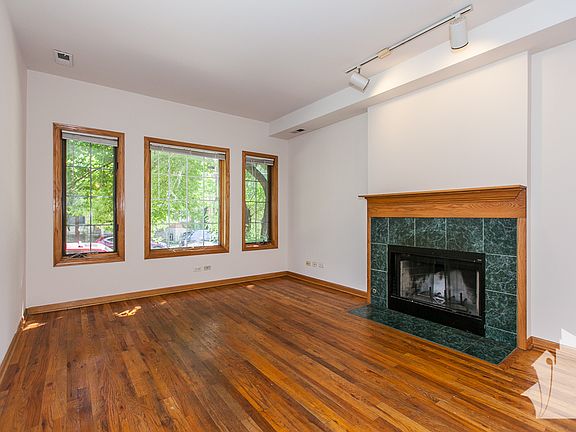 4th image of 1536 N Claremont Ave APT 1