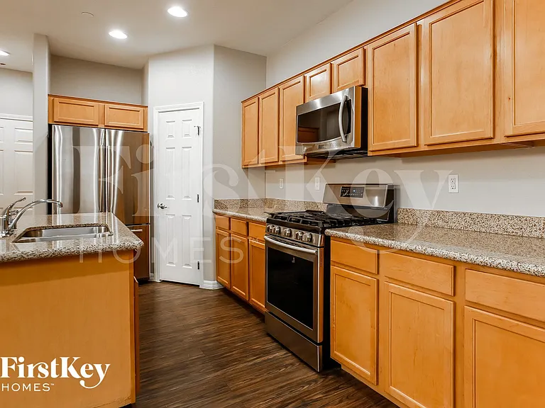 10236 Ruggles Mansion Ave — Photo 5